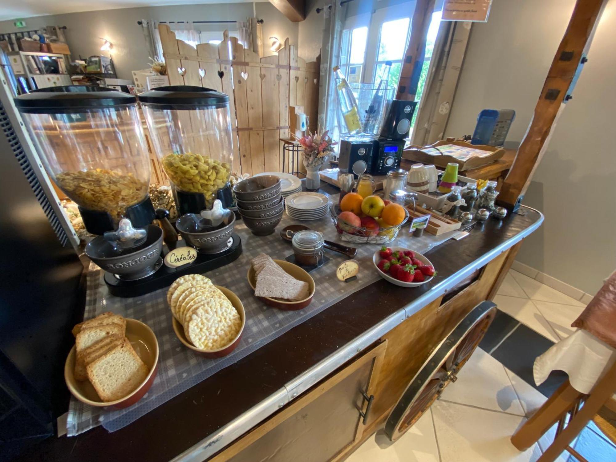 Logis Hotel Restaurant Auberge Du Bougnat Saint-Victor-la-Riviere Extérieur photo